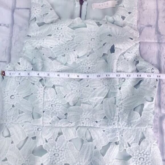 ASTR The Label Mini Dress Lace Overlay Sheath Pale Mint Sleeveless Round Neck L - Picture 9 of 12